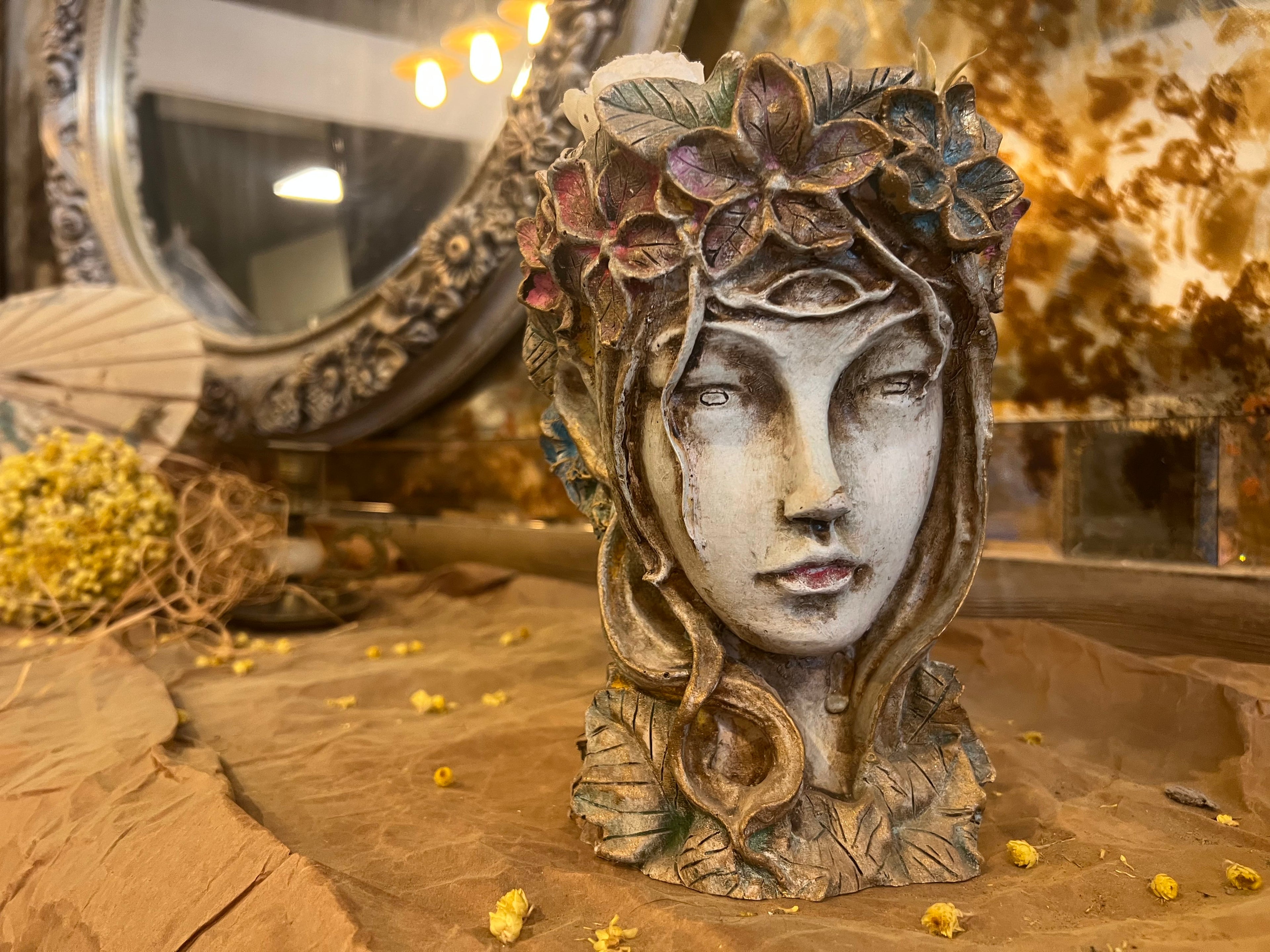 Queen Bust Sculpture Vase: Regal Home Decor Planter