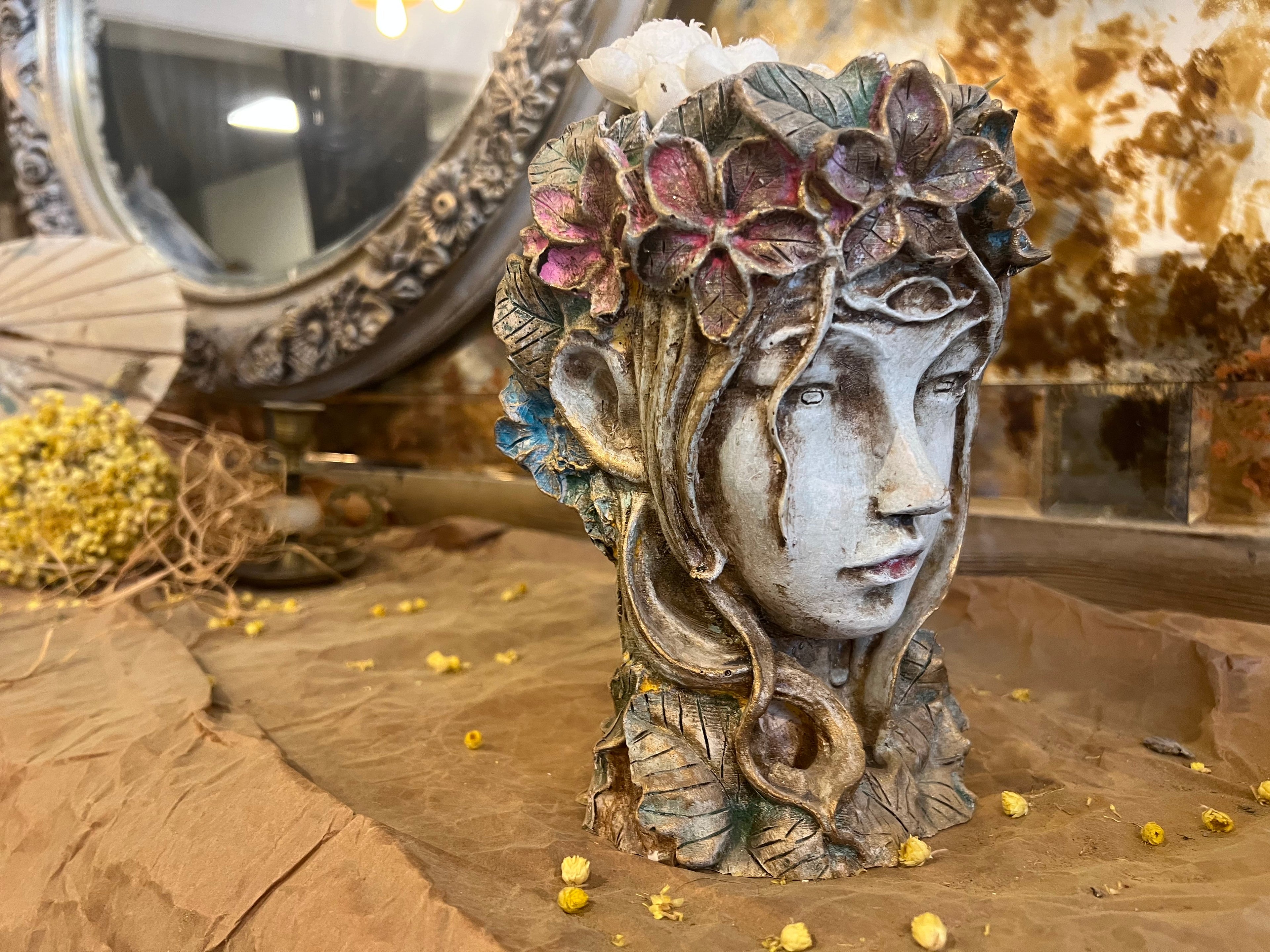 Queen Bust Sculpture Vase: Regal Home Decor Planter